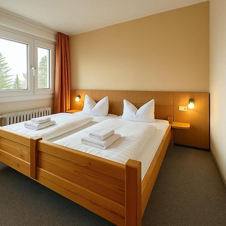 Hotel Am Laerchenberg I Fruehstueck, Wlan, Parkplatz Schirgiswalde-Kirschau Exterior photo