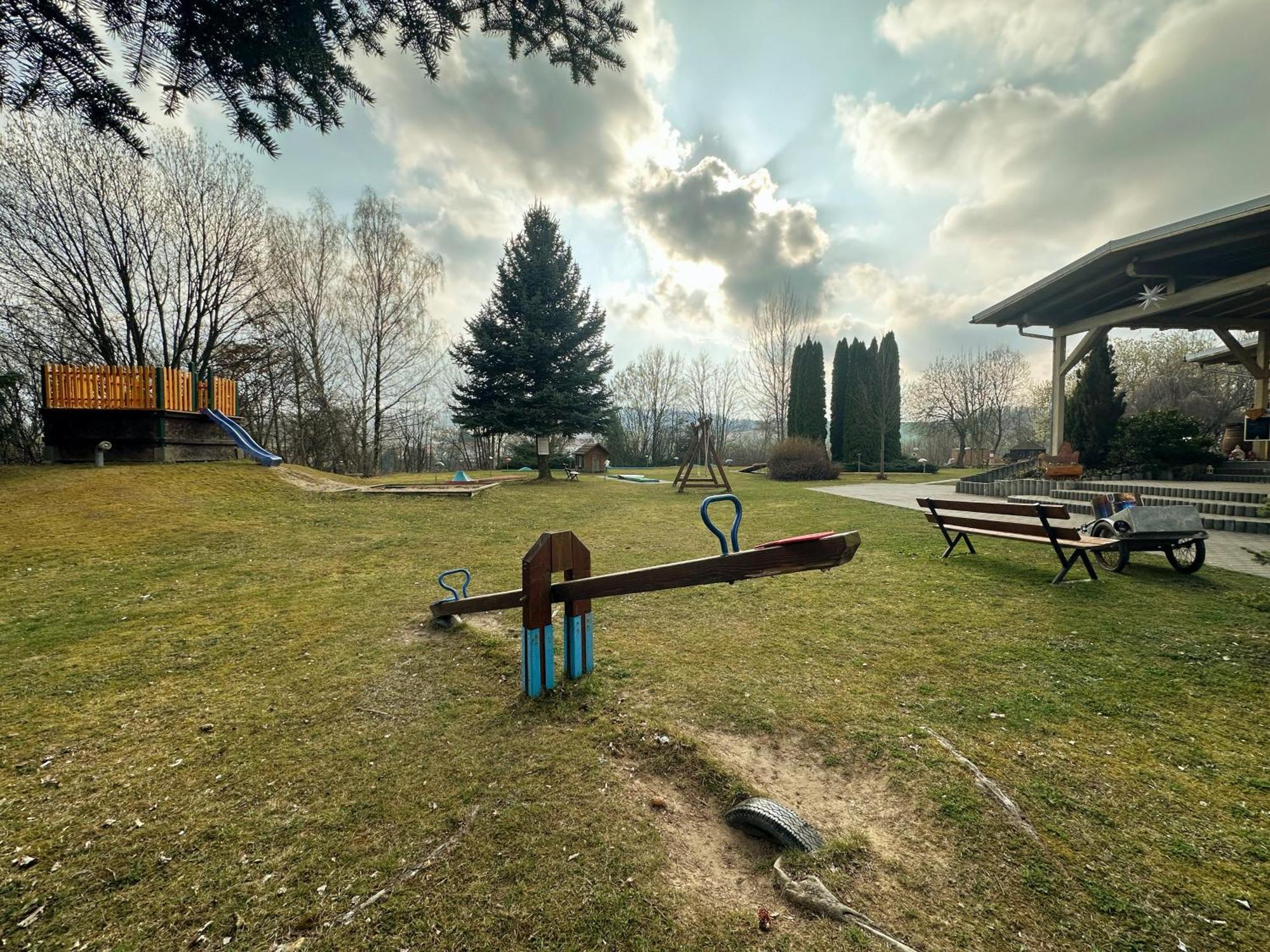 Hotel Am Laerchenberg I Fruehstueck, Wlan, Parkplatz Schirgiswalde-Kirschau Exterior photo