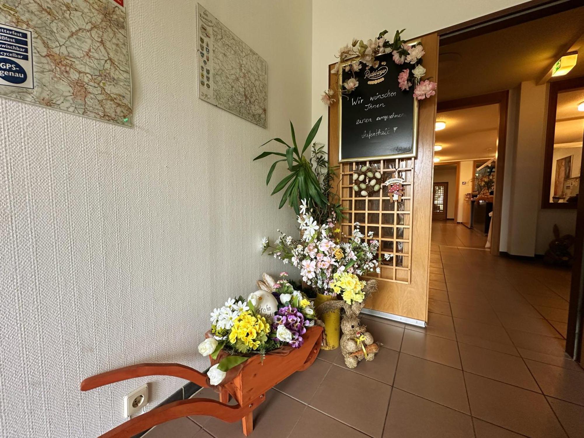 Hotel Am Laerchenberg I Fruehstueck, Wlan, Parkplatz Schirgiswalde-Kirschau Exterior photo